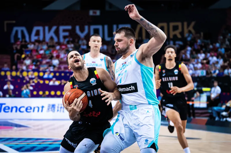 亚博体育-湖记：我喜欢卢卡在防守端的表现，积极扑防并干扰投篮